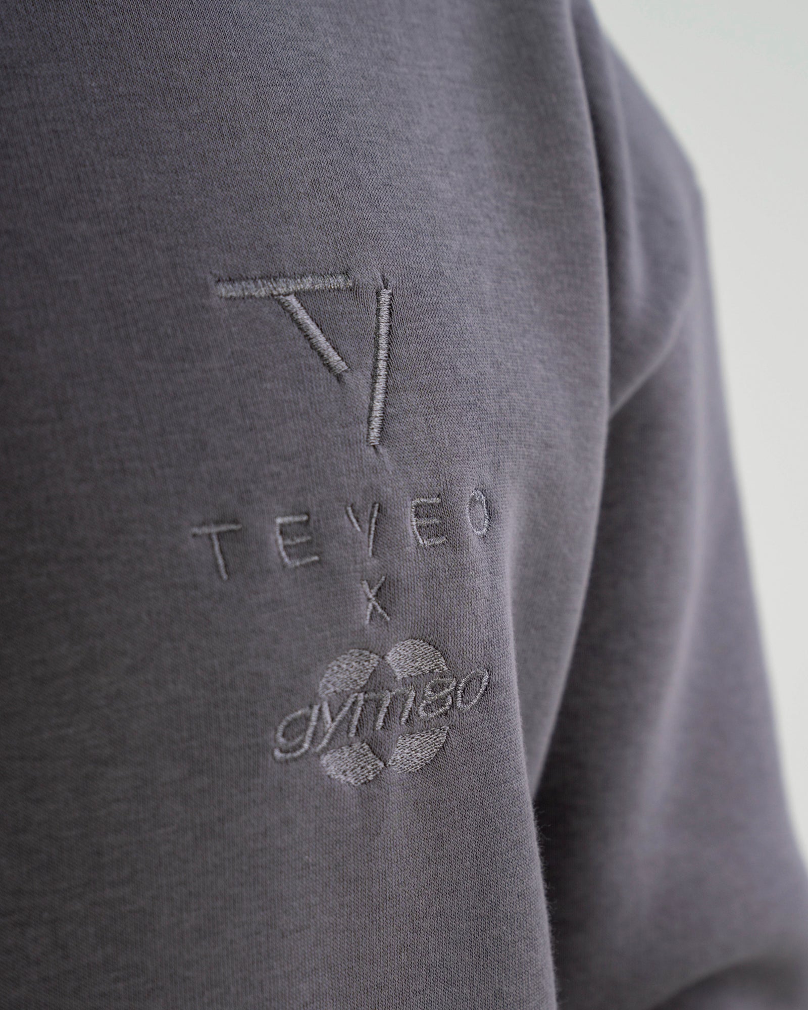 ARRIVAL SIGNATURE SWEATER - GRAPHITE