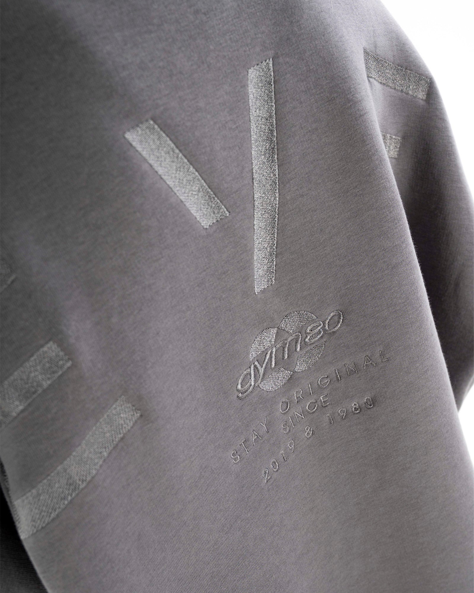 SIGNATURE OVERSIZED SWEATER - GRAPHIT