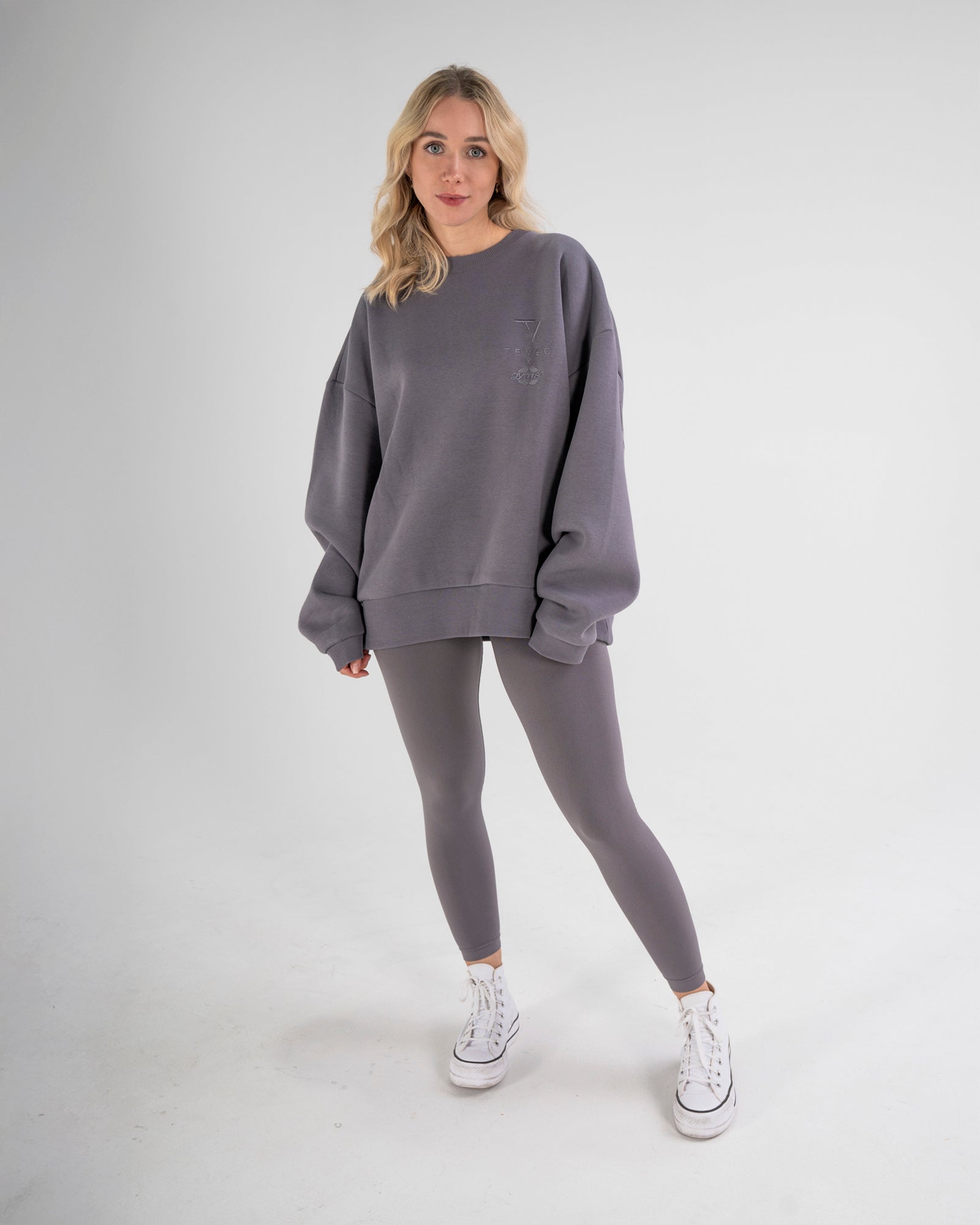 SIGNATURE OVERSIZED SWEATER - GRAPHIT