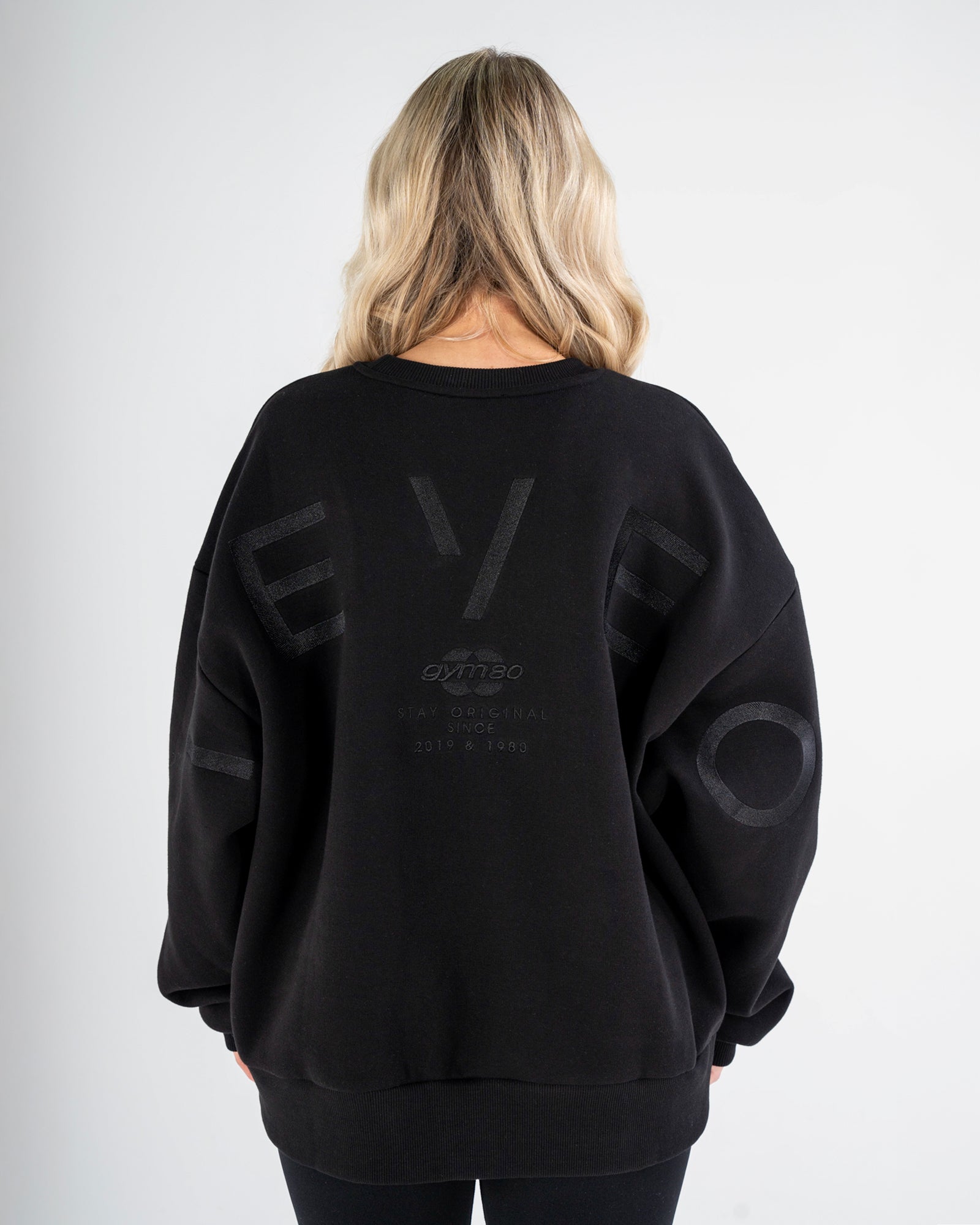 SIGNATURE OVERSIZED SWEATER - BLACK