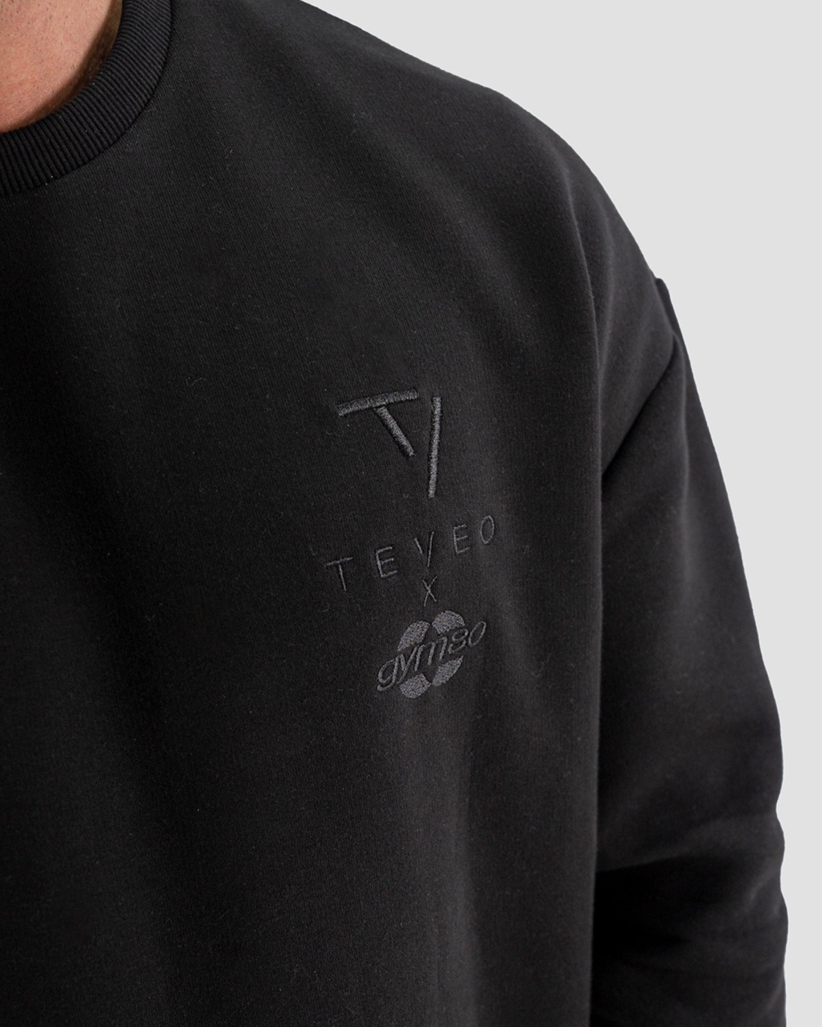 ARRIVAL SIGNATURE SWEATER - BLACK