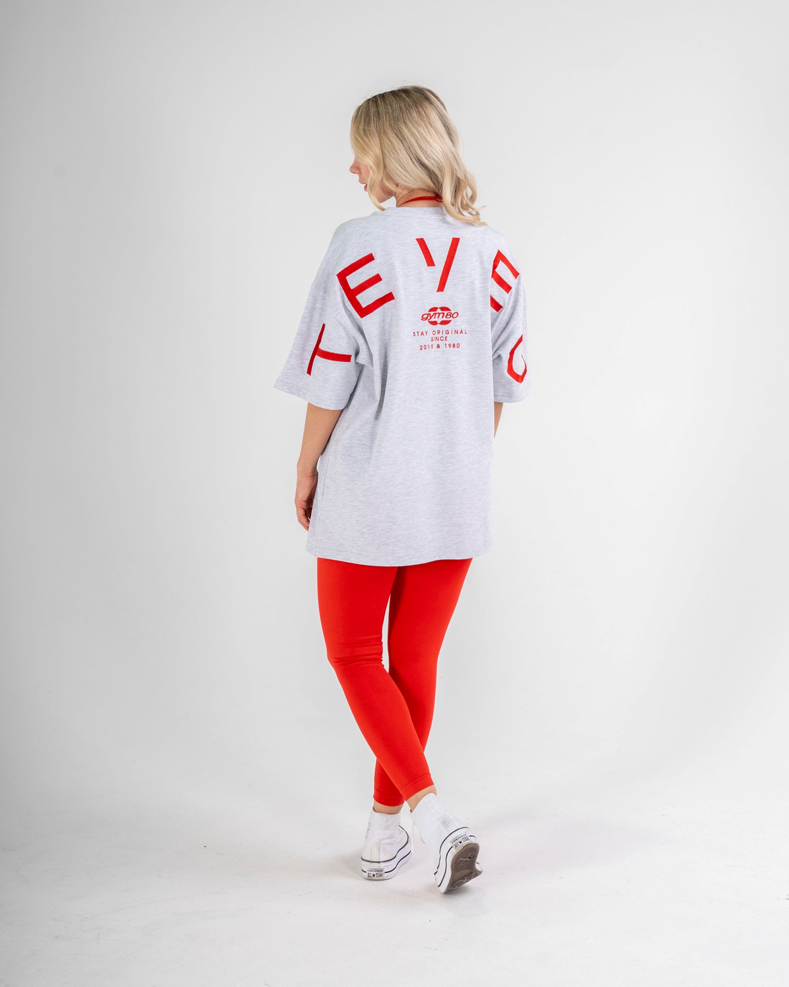 SIGNATURE OVERSIZED T-SHIRT - LIGHT GREY/RED