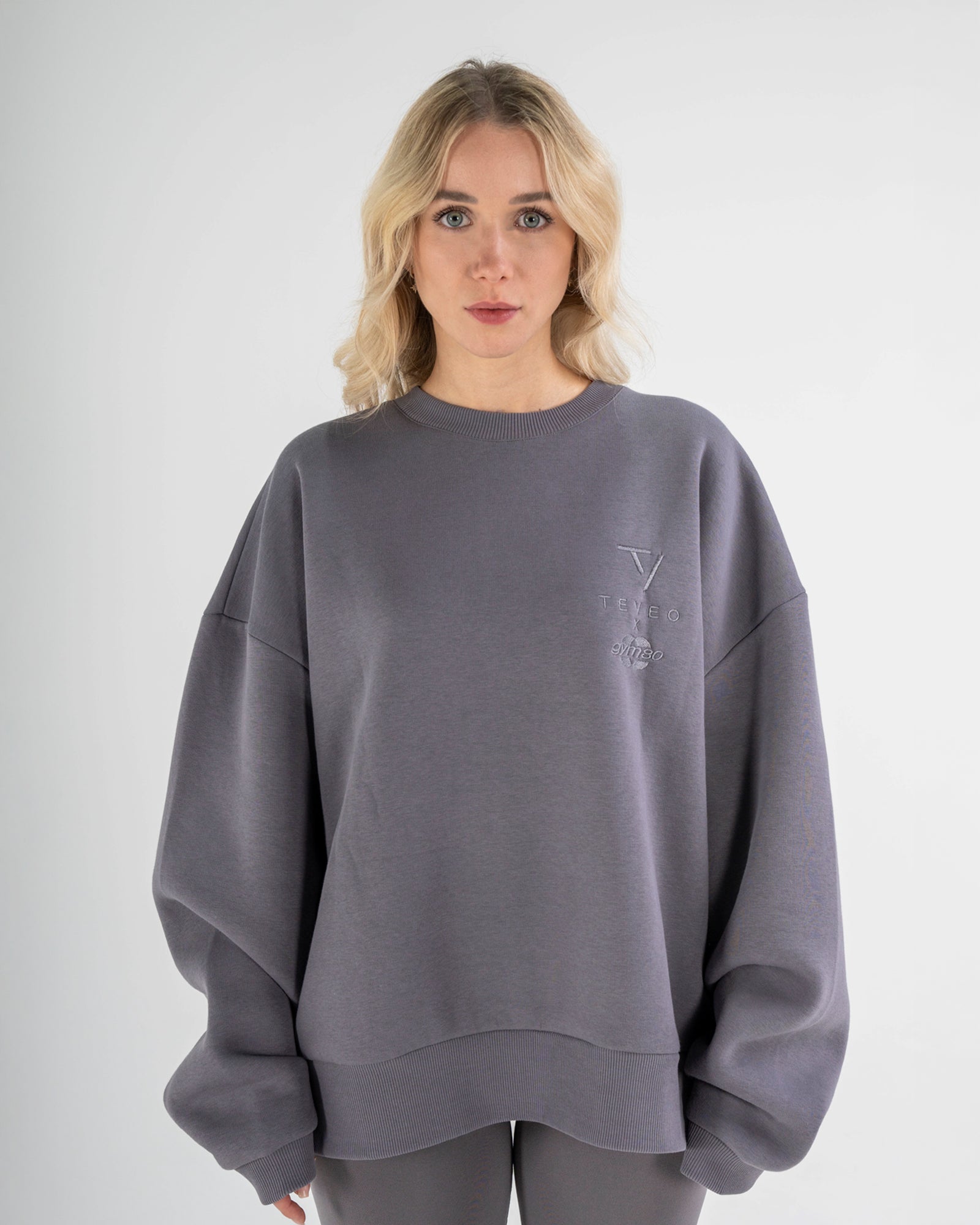 SIGNATURE OVERSIZED SWEATER - GRAPHIT